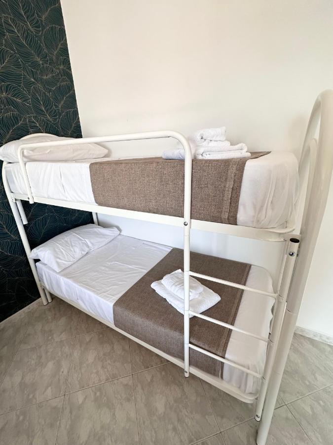 Airport Seaview Rooms Naples Luaran gambar